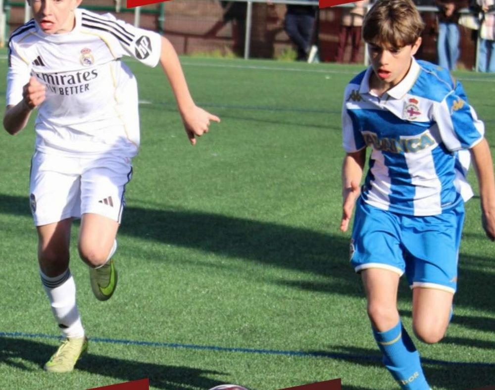 Jugadores alevines disputando un balón en el Memorial Luis Quijada