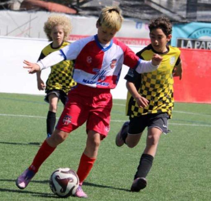 Jugador conduciendo el balón